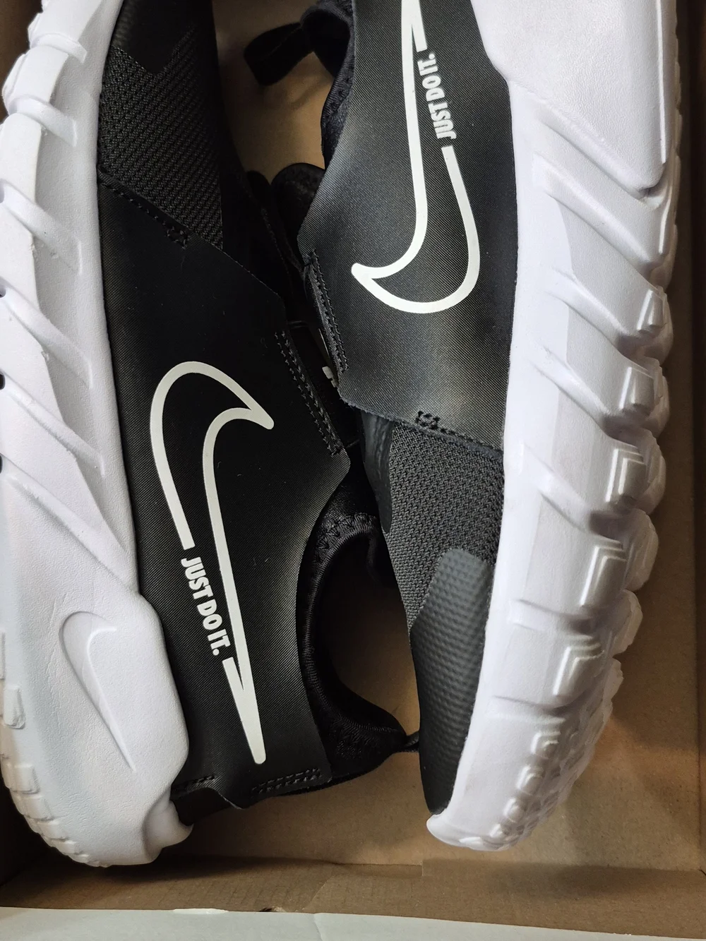 Nike Big Kids' Size 6.5 Or Womans Size 8 Black Slip-On Athletic Shoes